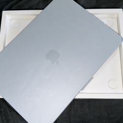 MacBook Air 15 Inch M4 24gb 512gb Sky Blue OPEN BOX