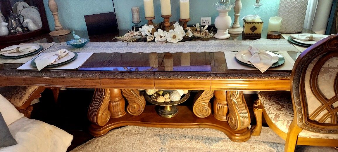 AICO DINING ROOM SET