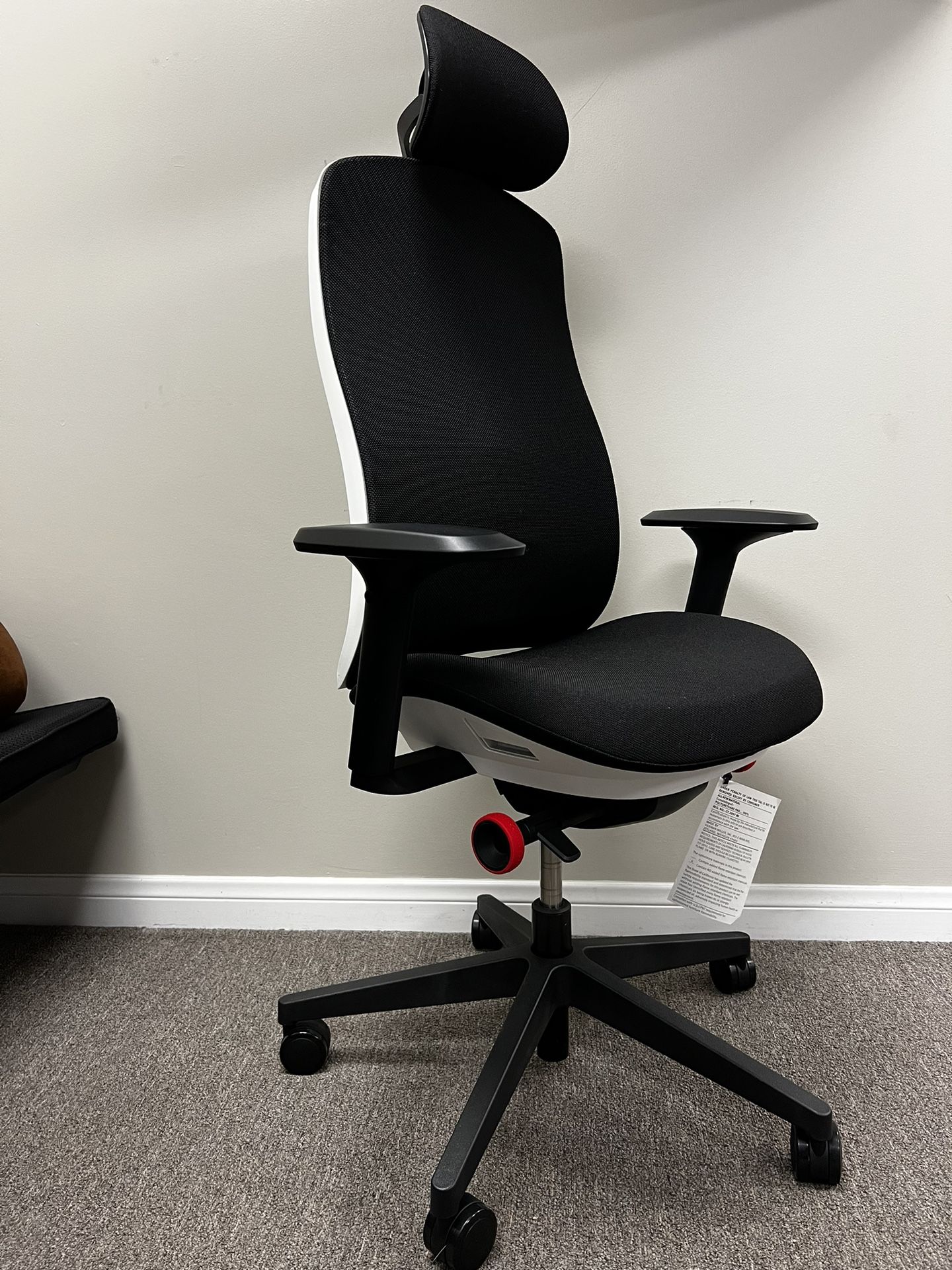 🔥HERMAN MILLER LOGITECH X VANTUM GAMING CHAIR BLACK & WHITE