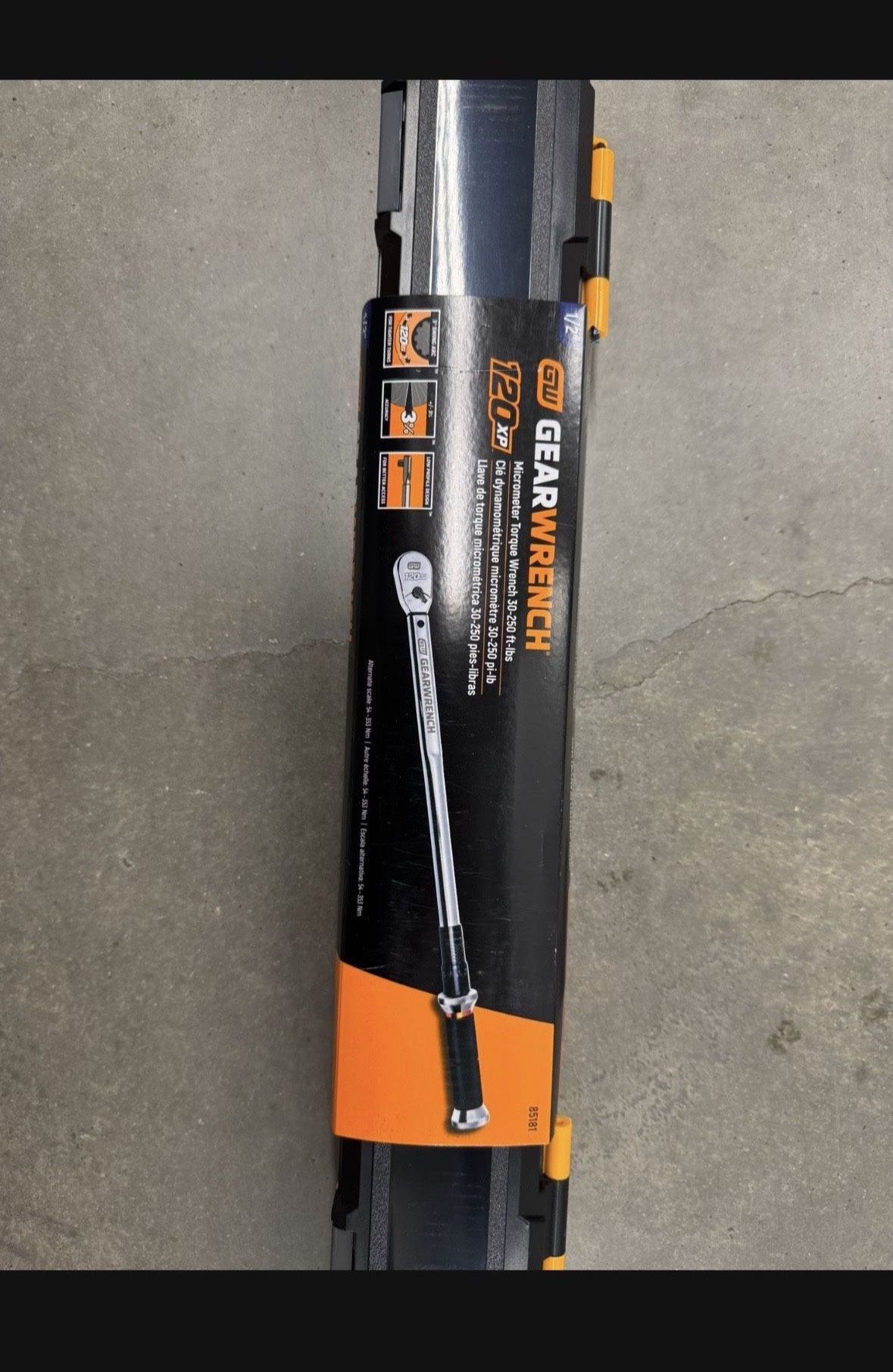 GEARWRENCH 1/2" Drive 120XP Micrometer Torque Wrench, 30-250 ft/lbs. - 85181