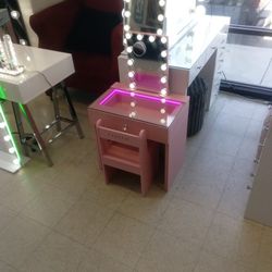Kid/Toddler Vanity Comes In Pink And White 