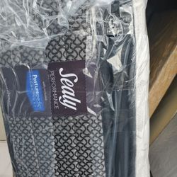 King Size New Thick Pillow Top Bed Can Deliver 