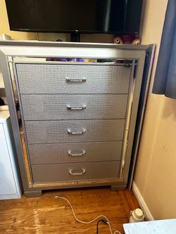 Selling room set