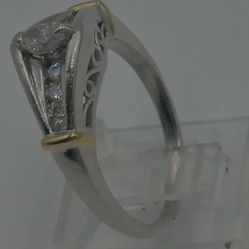 PLATINUM ENGAGEMENT RING 9.4GR WITH YELLOW GOLD AND DIAMONDS 0.50PTS (1 MARQUISE DIAMOND 0.20PTS 9 ROUND DIAMONDS 0.30PTS). SIZE 9.5. PRE OWNED. GOOD 
