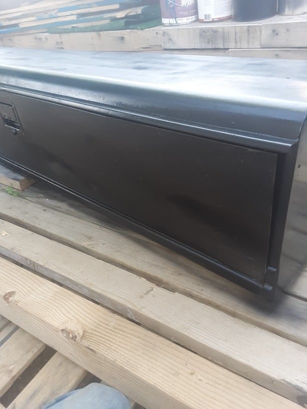 Used 72' STAHL Truck Bed Tool Box Organizer. Truck Body Key Lock Door Hatch.