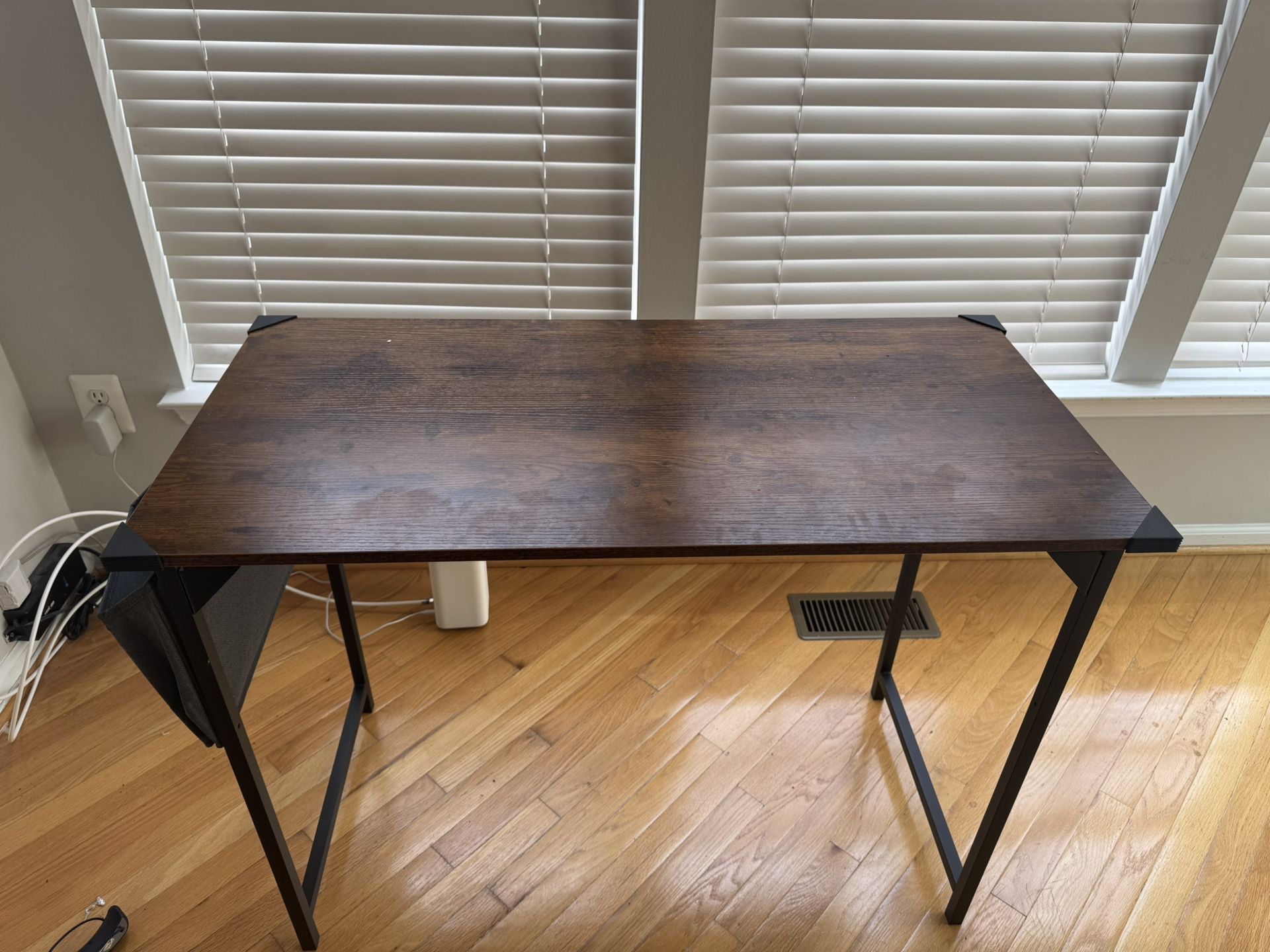 1 Week Old office Desk (Like New)