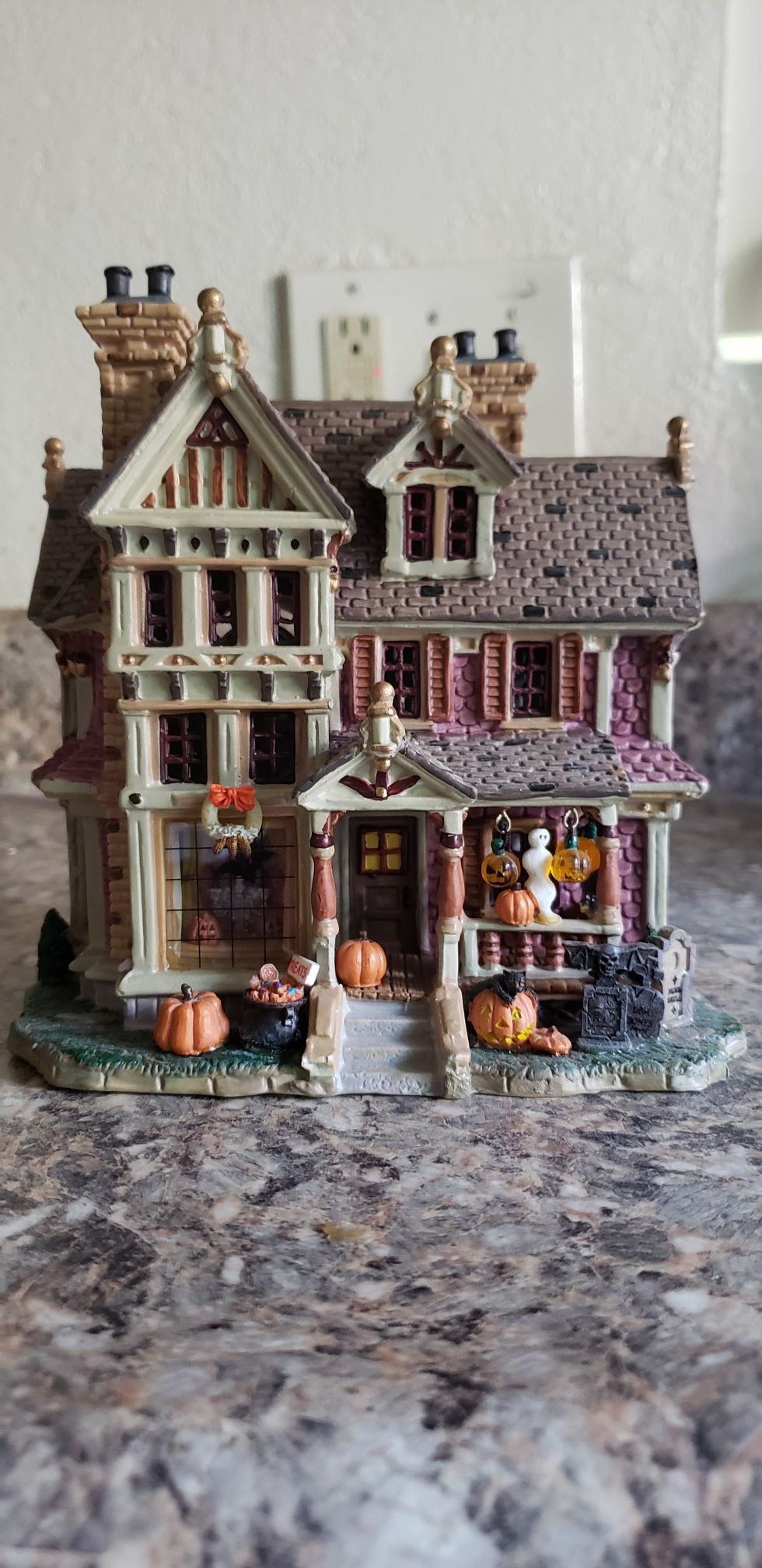 LEMAX SPOOKY TOWN.