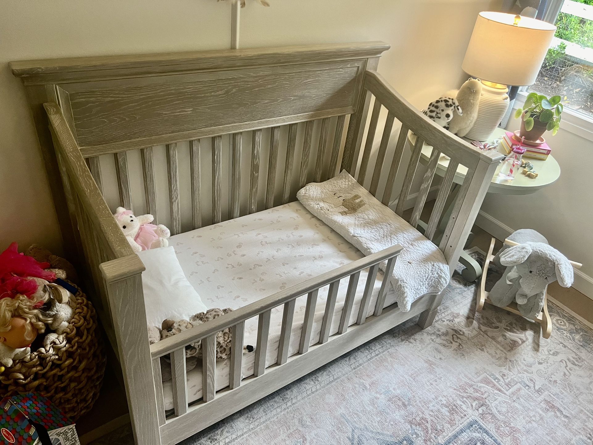 Pottery Barn Crib (Larkin 4-in-1 Convertible Crib & Conversion Kit)