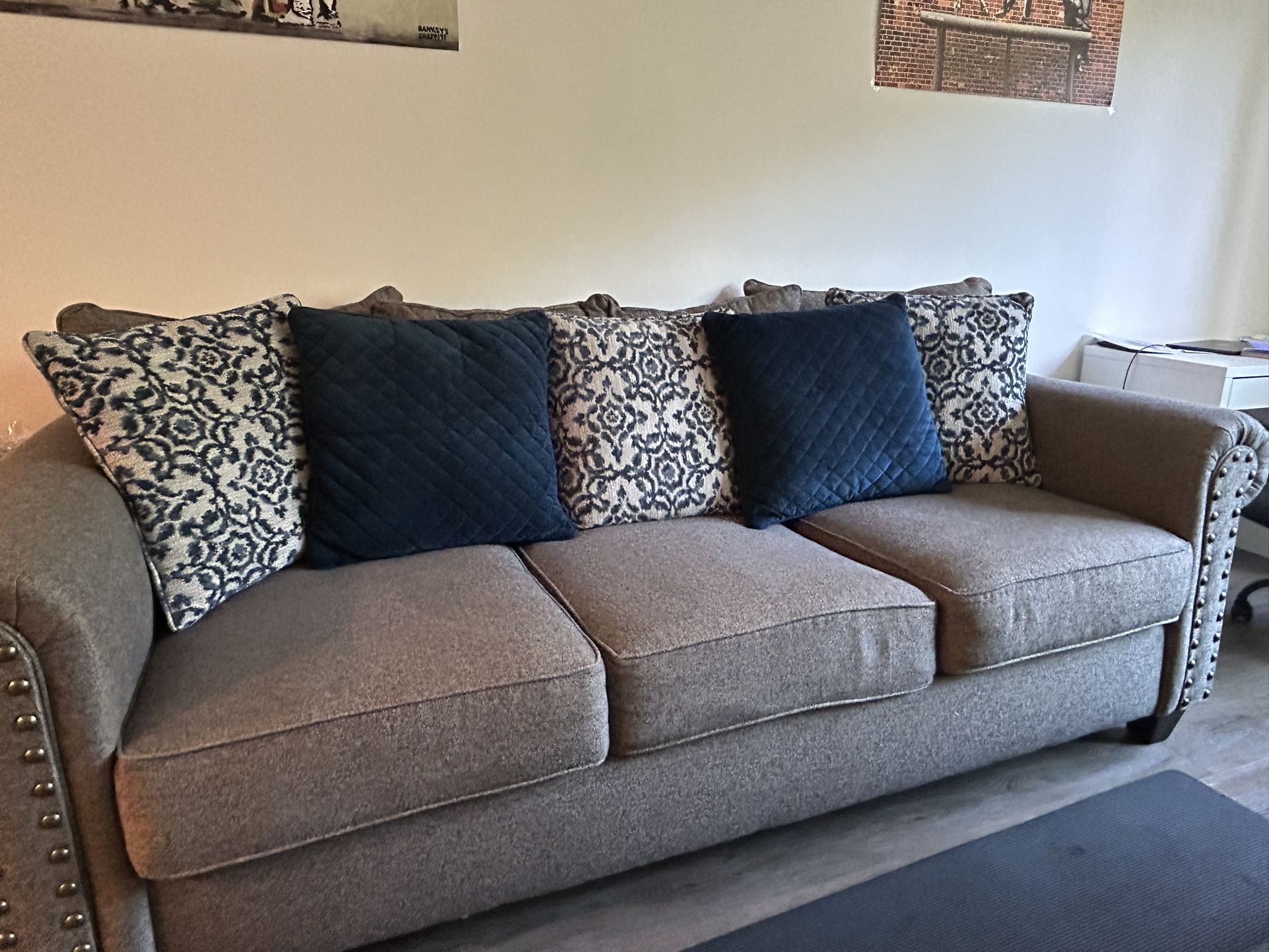 Jerome’s Furniture Couch (pillows Included)