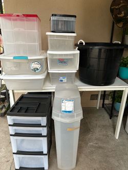 ASSORTED PLASTIC CONTAINER