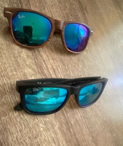 2 Ray-Bans