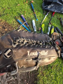 Louisville Slugger "PRO STYLE " Glove. LOCATED IN GLENDORA.  CHECK OUT MY PAGE FOR OTHER BASEBALL EQUIPMENT FOR SALE "CHEAP "