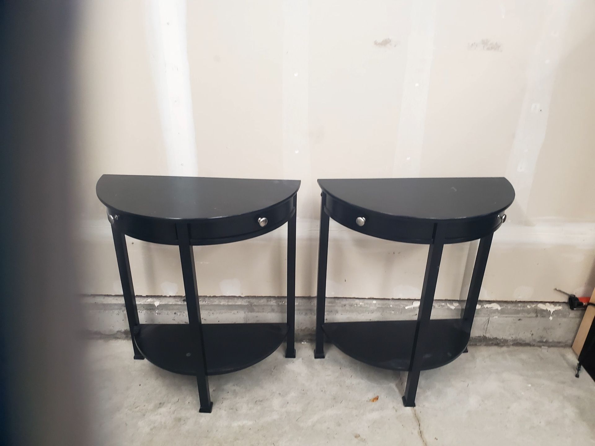 2 End Tables 