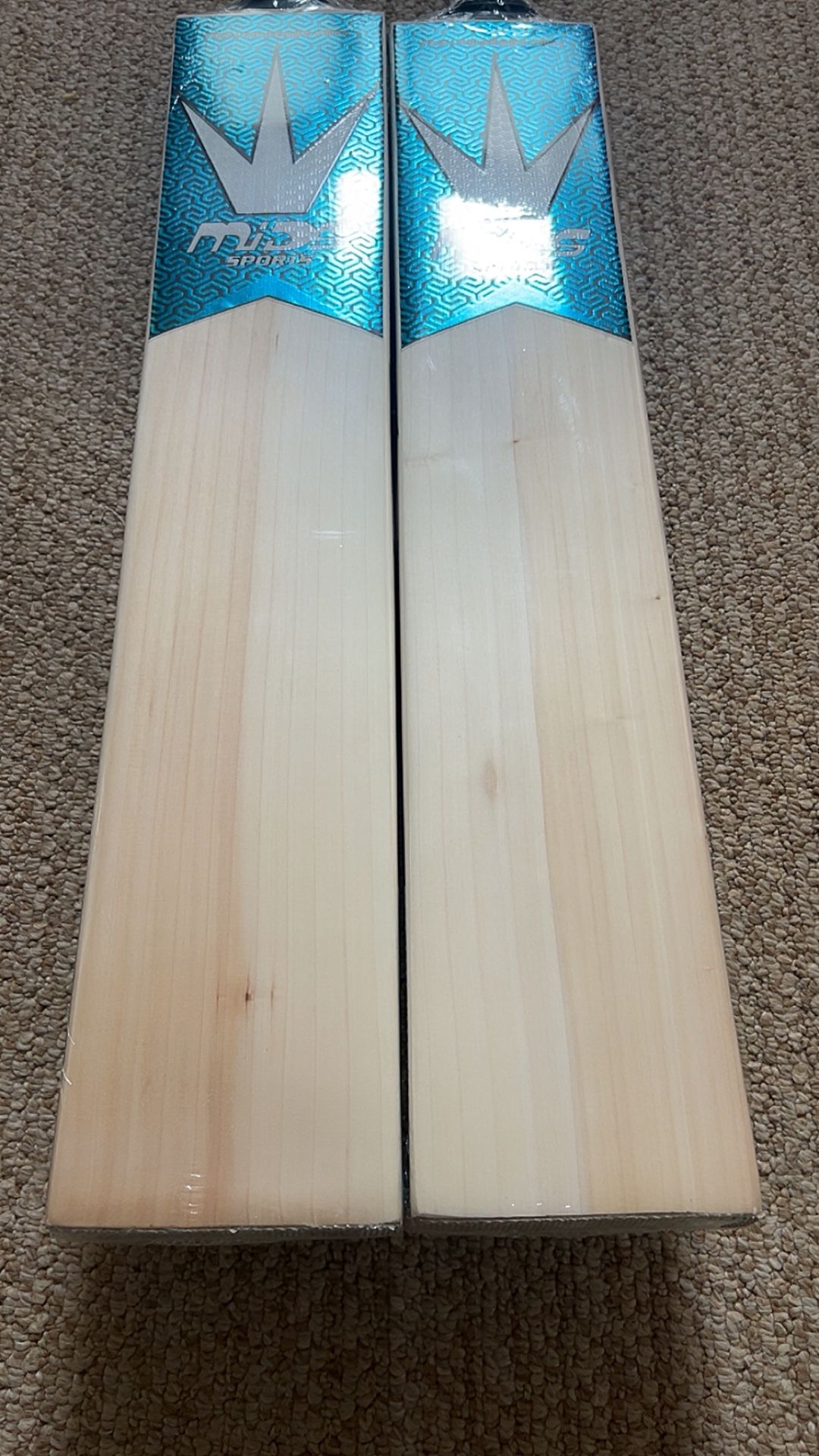 MIDS BIG BOSS LIMITED EDITION  3 STAR ENGLISH WILLOW CRICKET BAT
