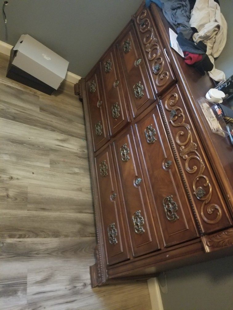 Dresser With Mirror An Shelves
