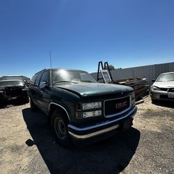 1999 CHEVY SUBURBAN🚙FULL PART OUT!!