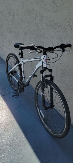 Schwinn 700C Aluminum Bike Large– Project / Needs Repair
