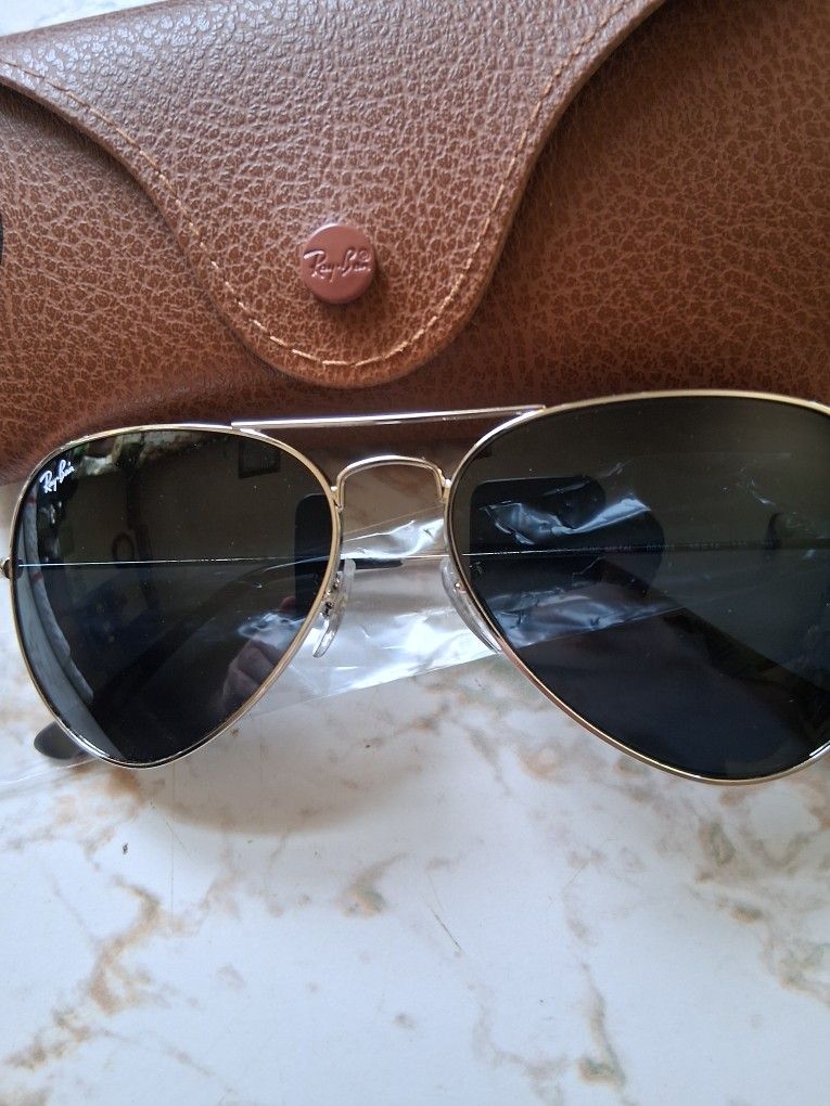 RAY BAN AVIATORS w/ BLUE.TINTED LENSES AND A POLISHED SILVER FRAME. BRAND NEW $100 OR BEST OFFER