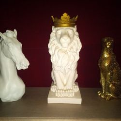 3 Resin Design Toscano  Figurines, Collectable Statuette's
