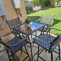 Patio table and 4 heavy-duty aluminum swivel stools/Outdoor Furniture/outside Barstools/Cash Only