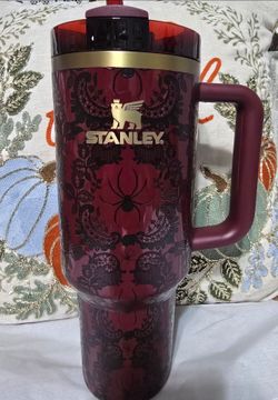 Stanley
Halloween Quencher H2.0 Flowstate Tumbler | 40 OZ - Bordeaux Lace