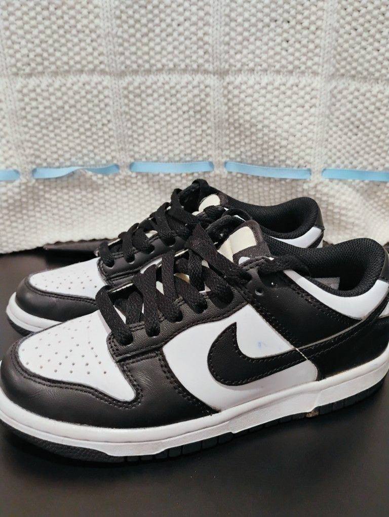 Nike Dunk pandas - Size 5