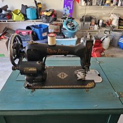 ANTIQUE WHITE ROTARY SEWING MACHINE
