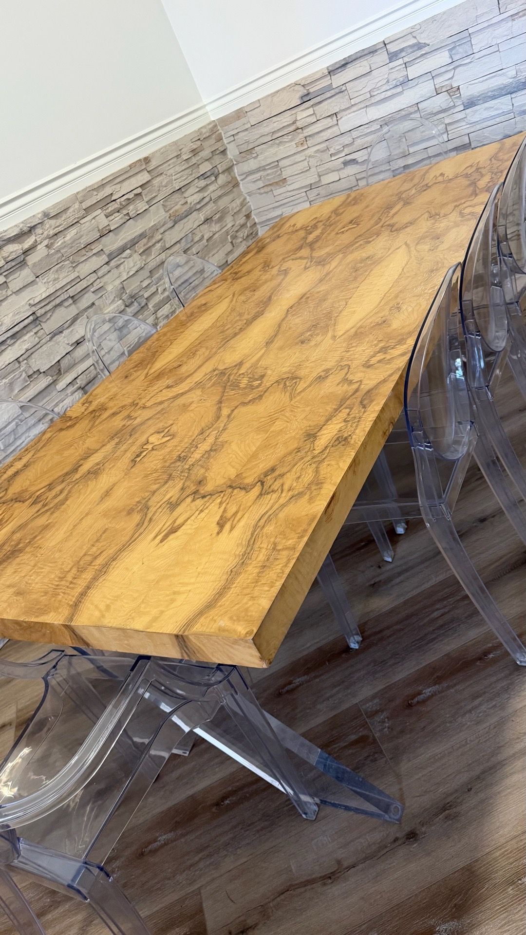 Dining Table for Sale – Like New Condition