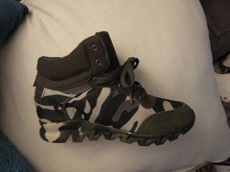 NEW Sneakers 39 US/ woman