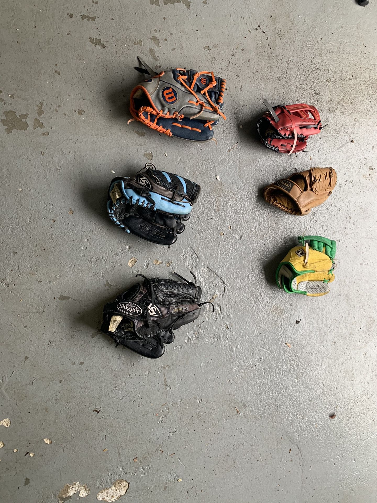 T-Ball & Little League Baseball Gloves