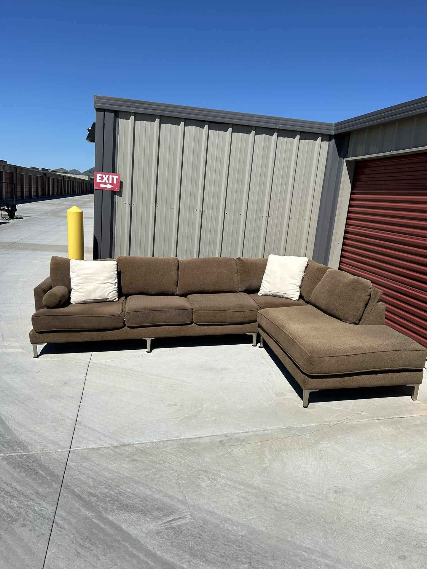 FREE DELIVERY&INSTALLATION Modern Brown Sectional Couch