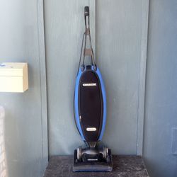 Oreck Magnesium LW100 Upright Vacuum Cleaner 2-Speed Lightweight WORKS SEE PHOTO