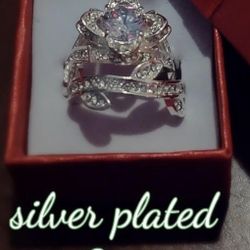 Size 8 Ring In Box With Bow 🎁