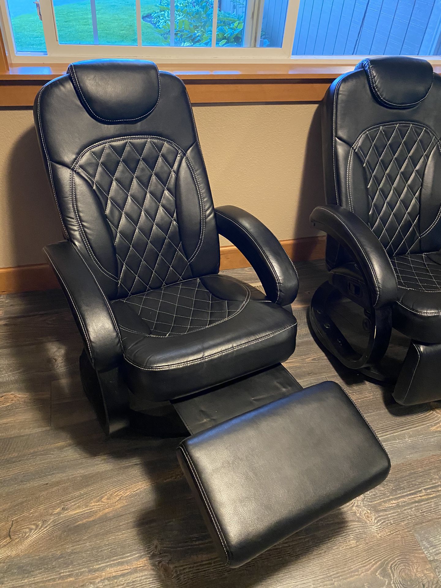 RV reclining swivel captains chairs