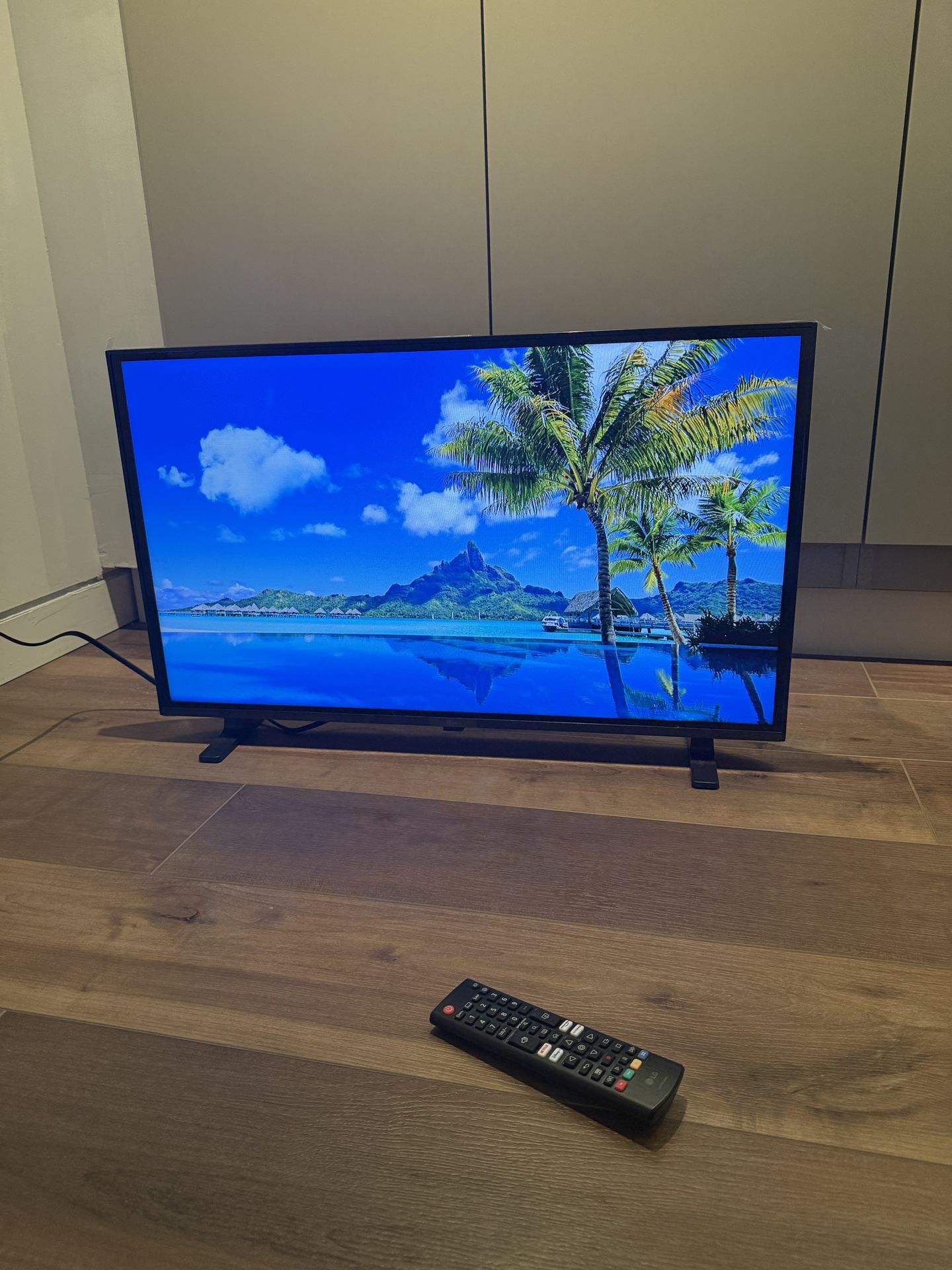 Smart TV LG 32 Inch Class Full Series with webOS23