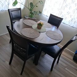 5 Peice Dining Set
