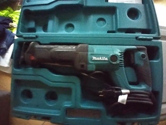 Saw Makita