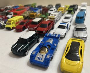 Bundle of Toy Cars (Matchbox and Maisto)- Used