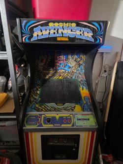 Arcade game cosmic advenger