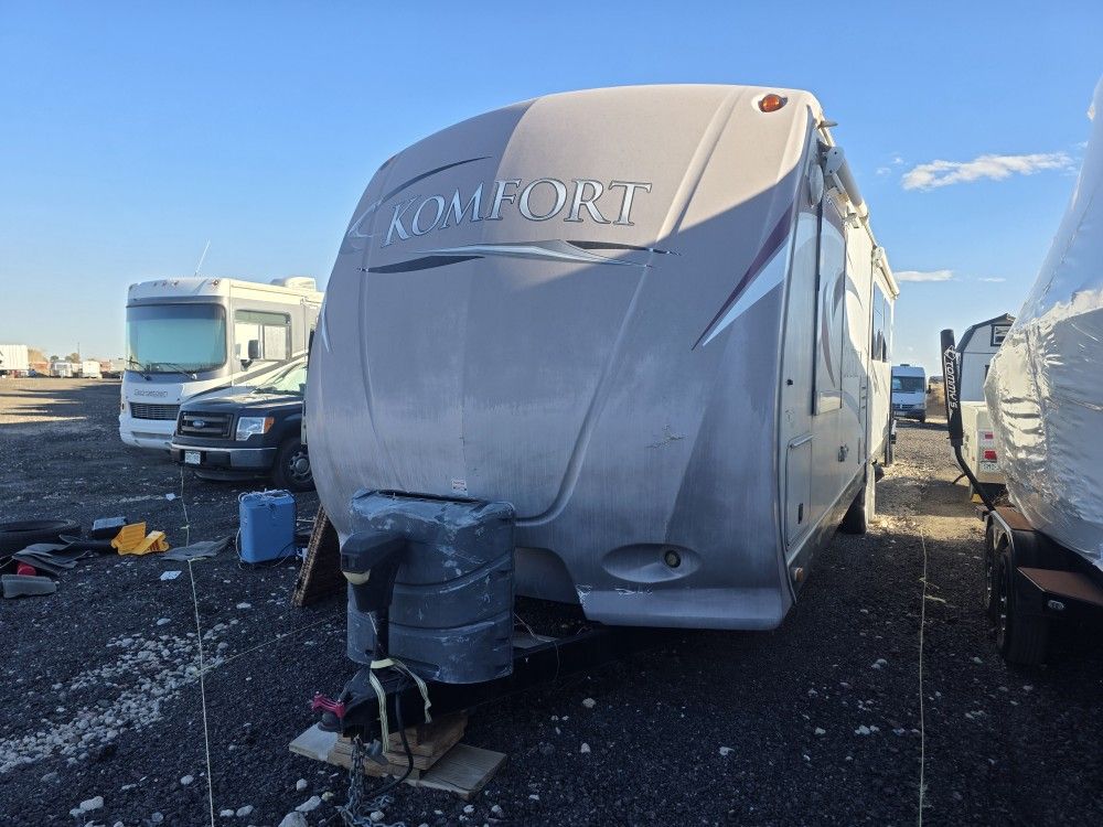 34ft Komfort Fixer Upper Camper
