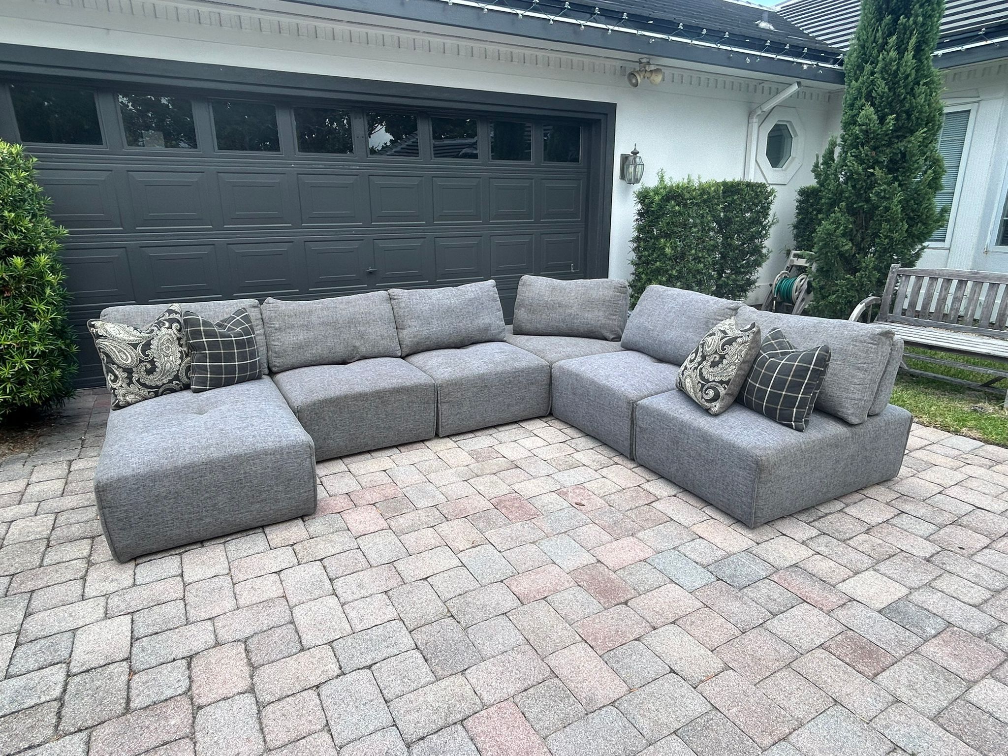 Sofá Rooms To Go Laney Park 6Pc Sectional/Modular Couch….Delivery Extra