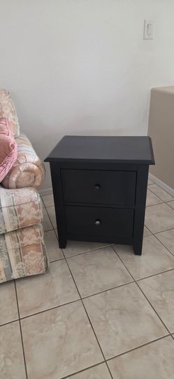 2 wood night stands