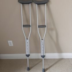 Aluminum Crutches Small, 4' 6"–5' 2" 