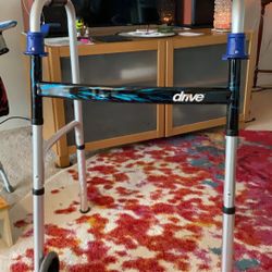 DRIVE BRAND WALKER.     LightlyUSED FOR 2 WEEKS.  PERFECT CONDITION.  Deluxe Trigger Release Folding Walker With 5 In. Wheels.  Weight Capacity 350 Lb