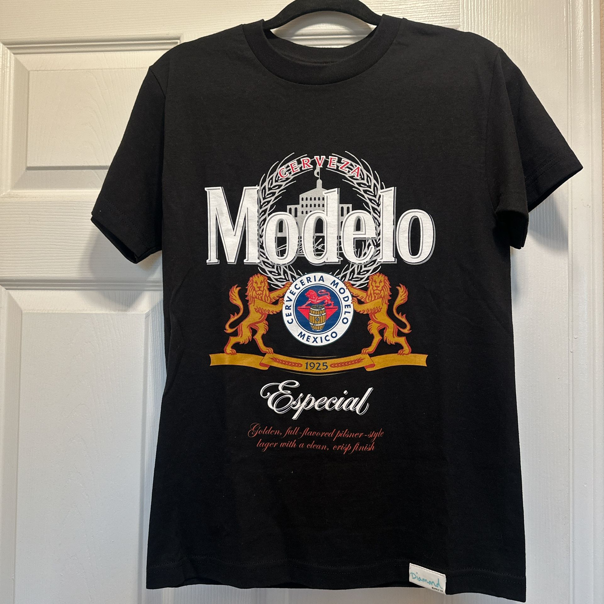 Small Black Diamond Modelo T-Shirt