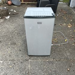 3.2 cu. ft Black and Decker Mini Fridge