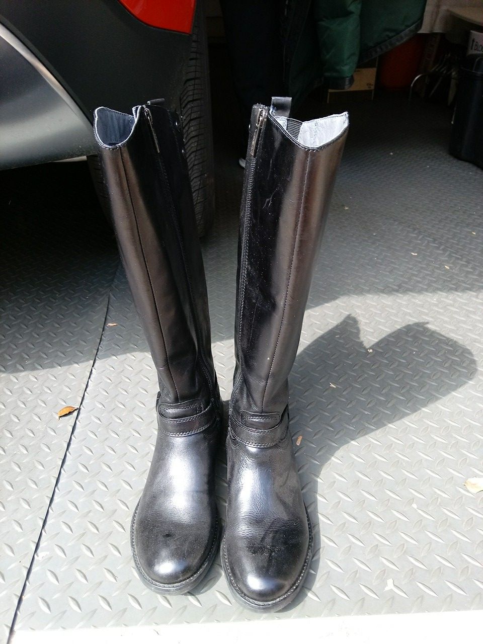 Almost new black leather boots, size 40 or 8.5