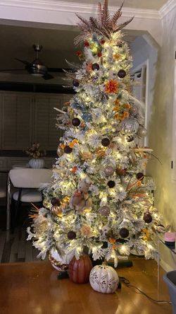 7ft flocked tree(lights don work)