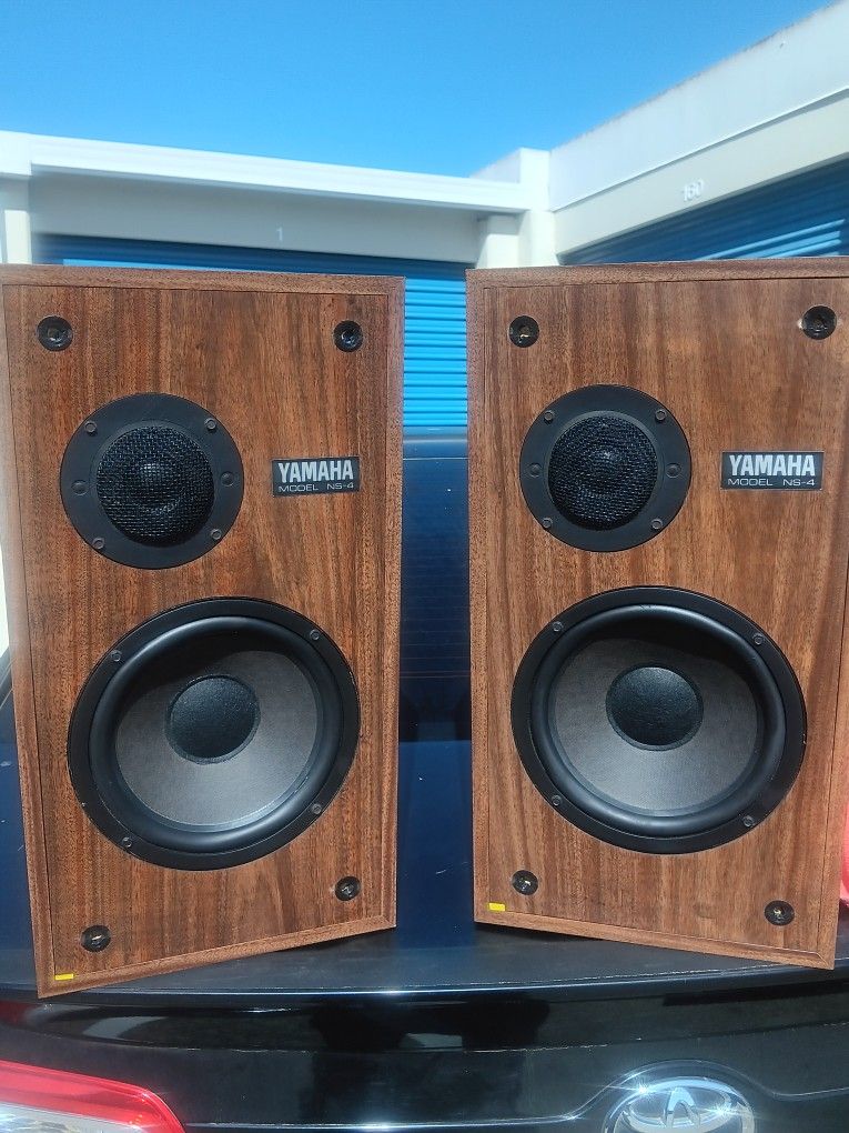 Yamaha NS-4 STUDIO MONITORS/BOOKSHELF SPEAKERS