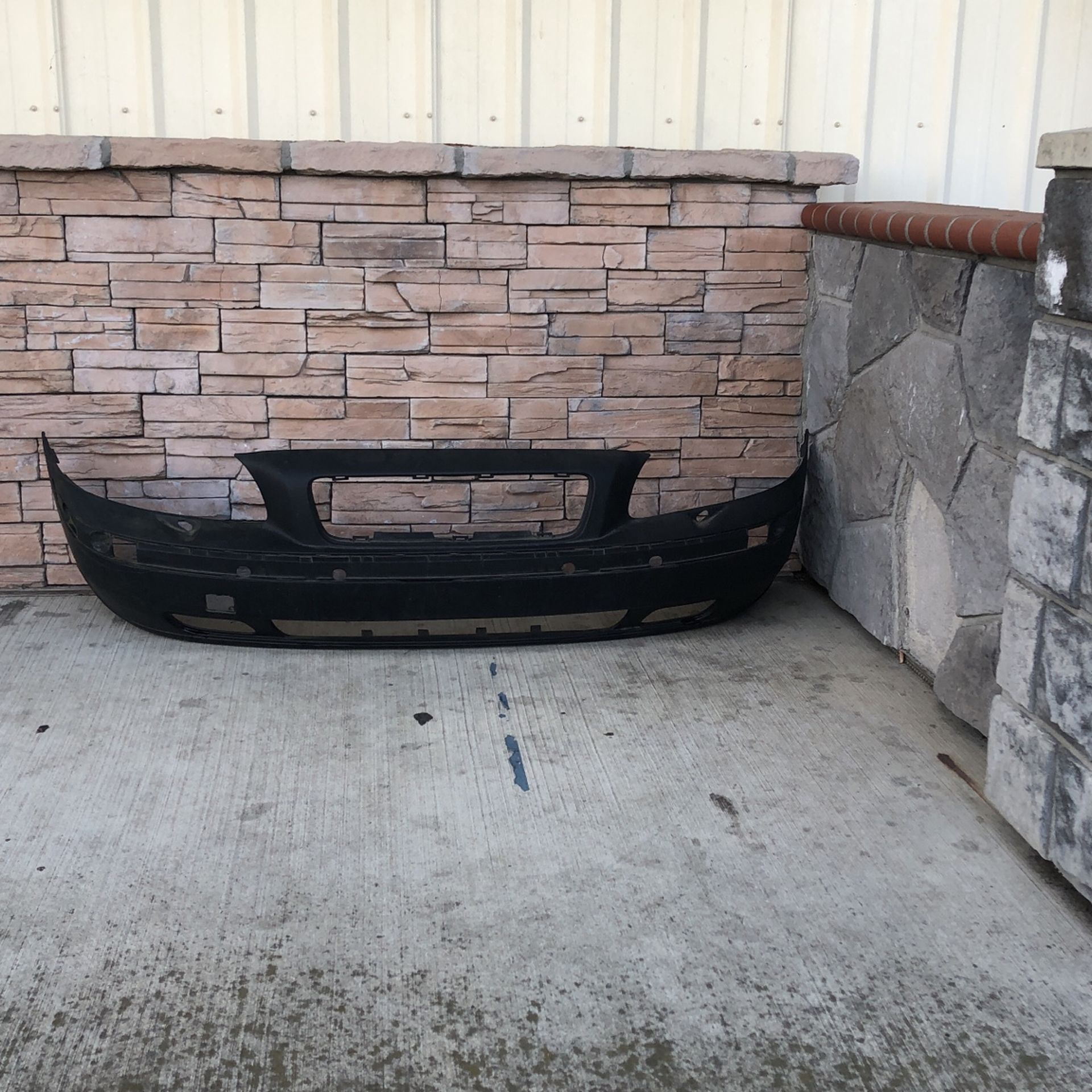 2001 To 2004 Volvo V70 Front Bumper VO1000 141